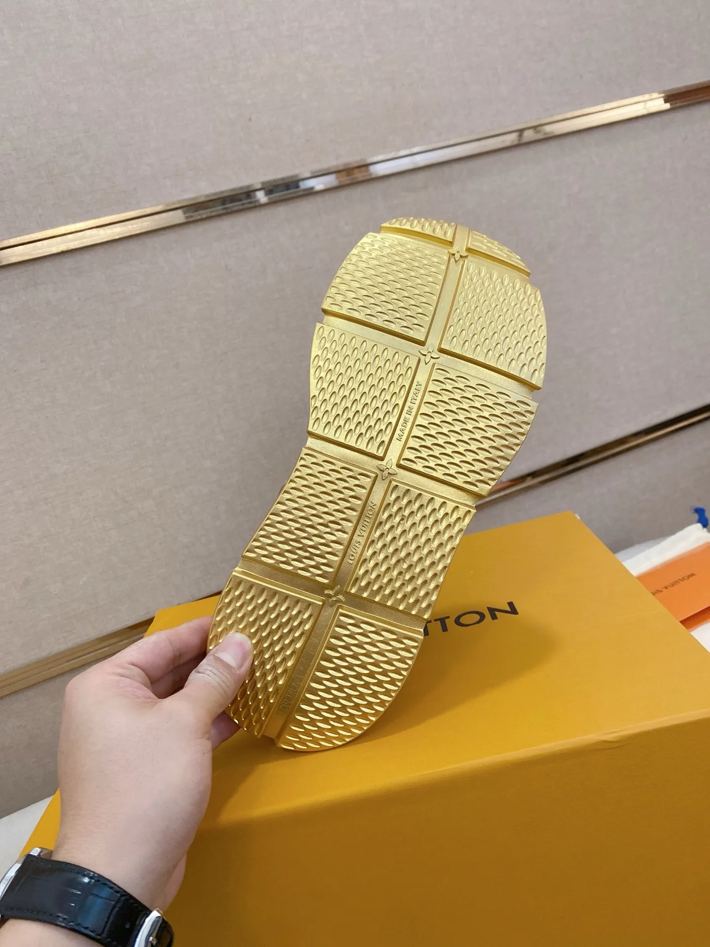 Men's shoes 💰: 660💰 LV. Popular items in men's shoes counter, official website synchronization, 1:1 high quality shipping ✔️Original cowhide, original factory sole, 39-45 (38.46 customized, non-refundable)